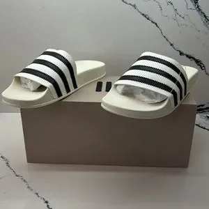 ★adidas x FEAR OF GOD ATHLETICS★ADILETTE SLIDES★追跡可 Fear Of God Athletics First Footwear With adidas Has Been